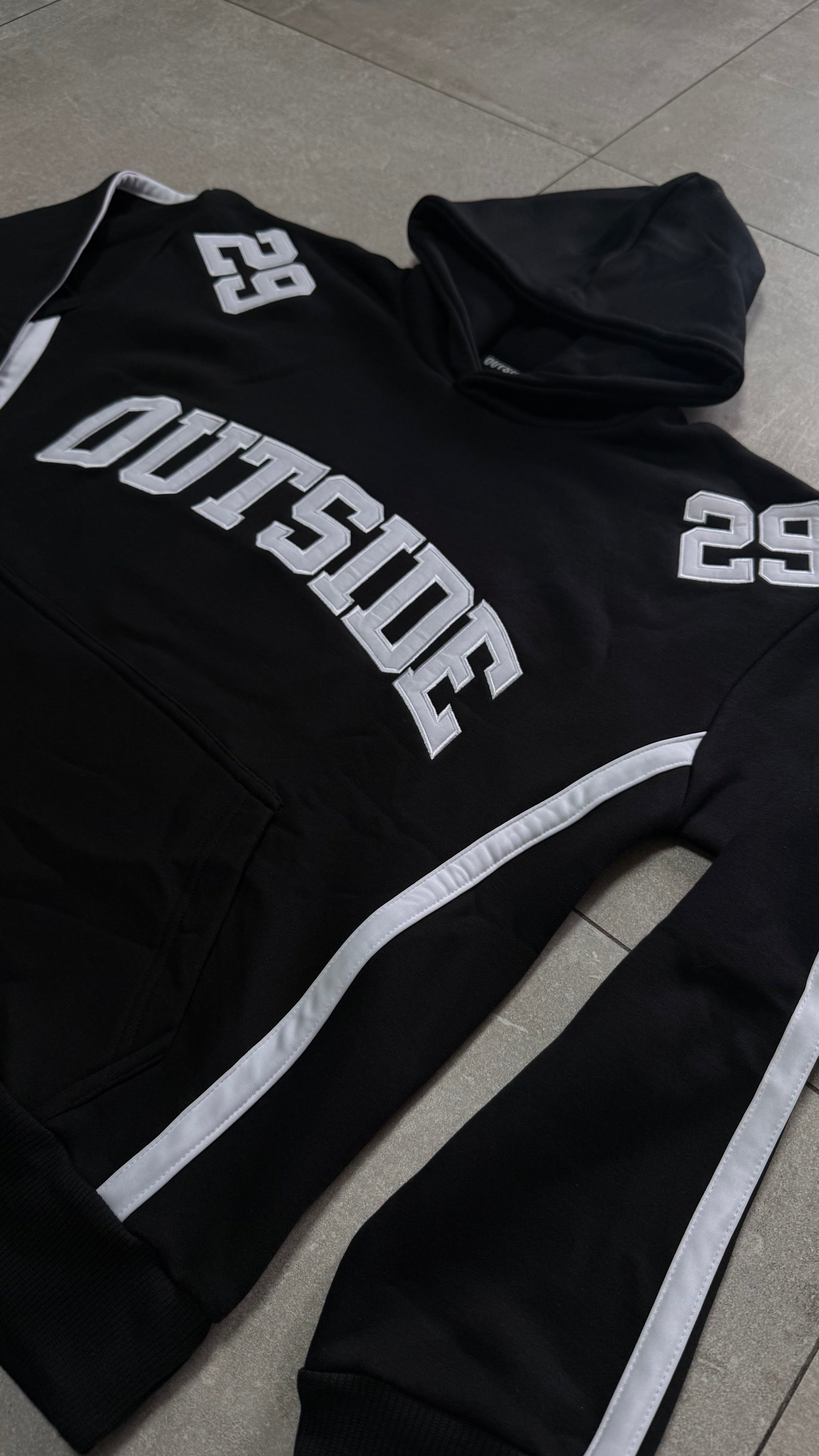 29 HOODIE BLACK/WHITE