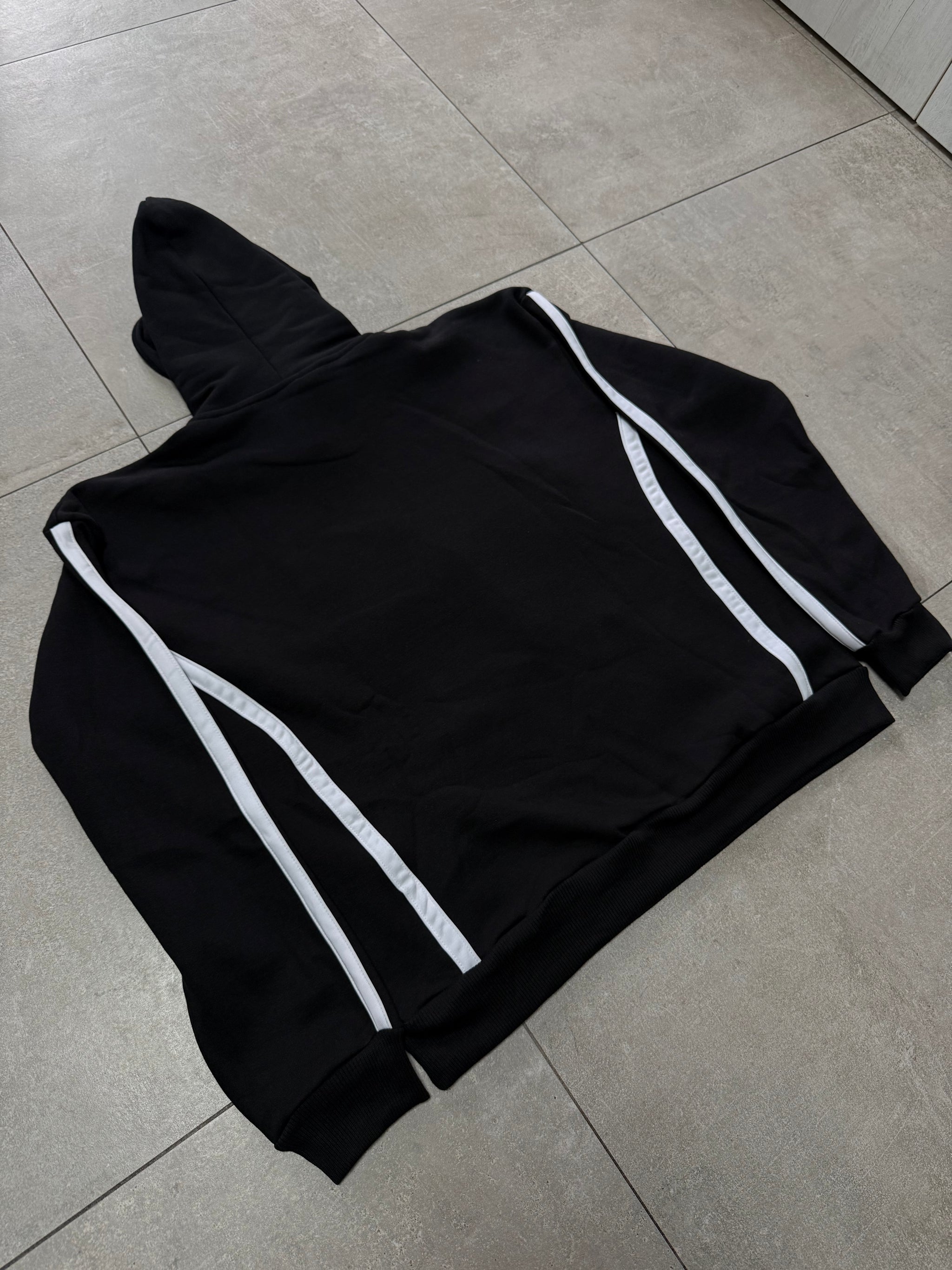 29 HOODIE BLACK/WHITE